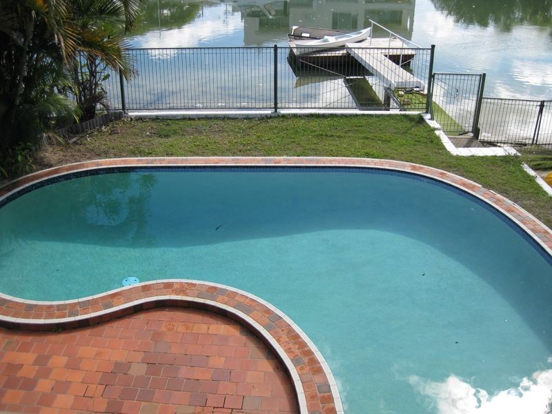 25 Vaggelas Crescent, Biggera Waters QLD 4216