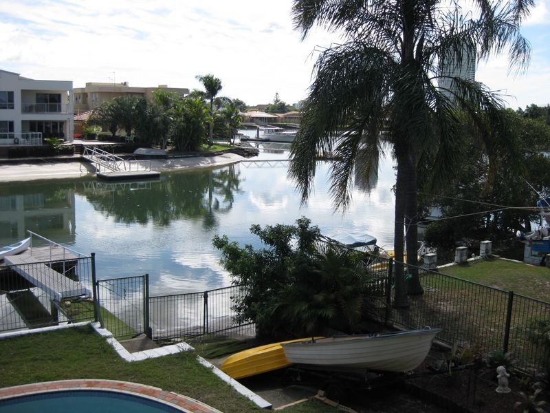 25 Vaggelas Crescent, Biggera Waters QLD 4216