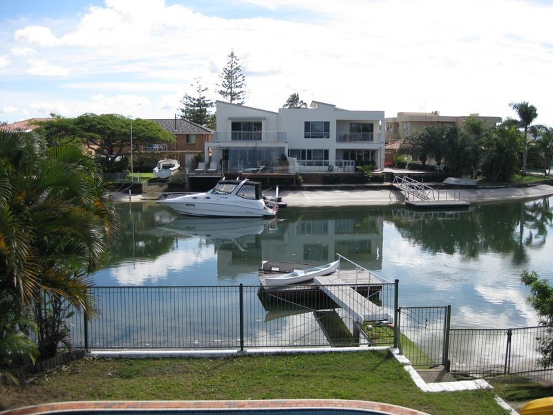 25 Vaggelas Crescent, Biggera Waters QLD 4216