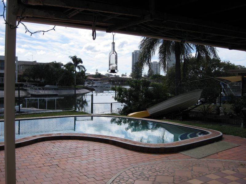 25 Vaggelas Crescent, Biggera Waters QLD 4216