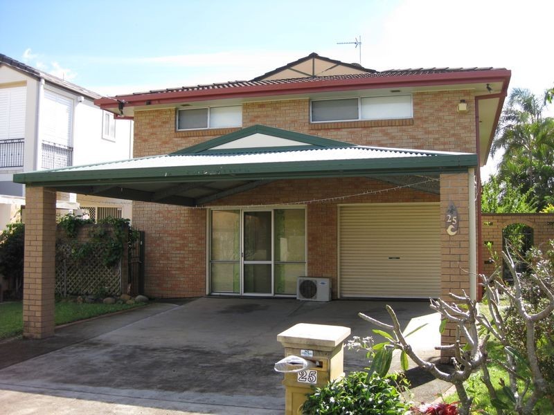 25 Vaggelas Crescent, Biggera Waters QLD 4216
