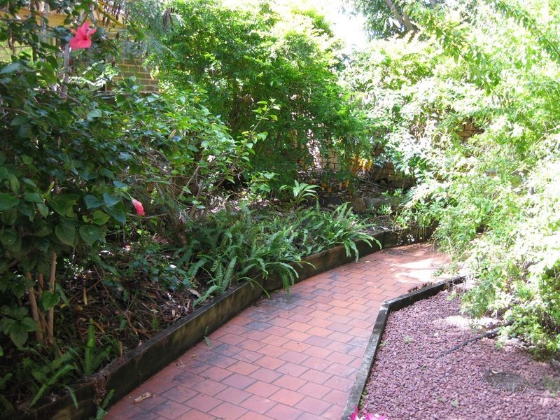 25 Vaggelas Crescent, Biggera Waters QLD 4216