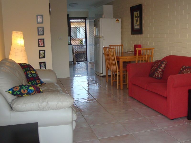 2/18 Sutherland Avenue, Labrador QLD 4215