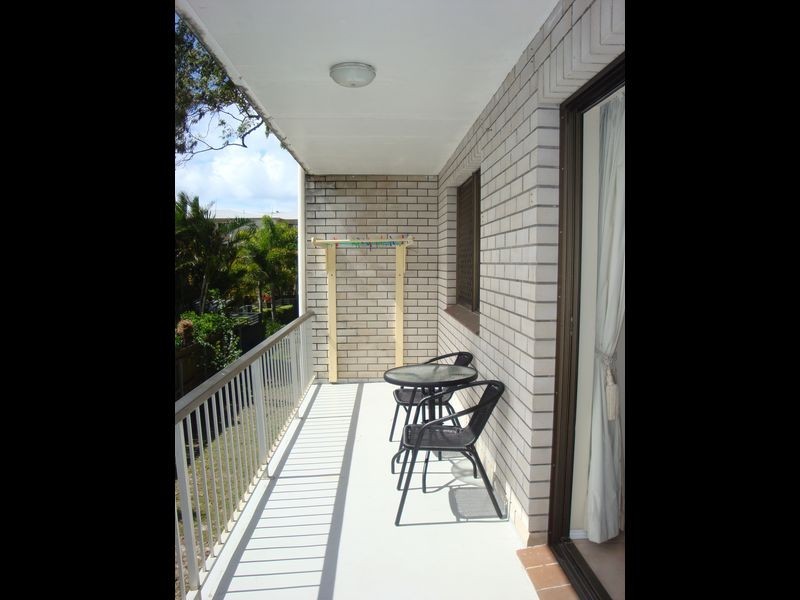 2/18 Sutherland Avenue, Labrador QLD 4215