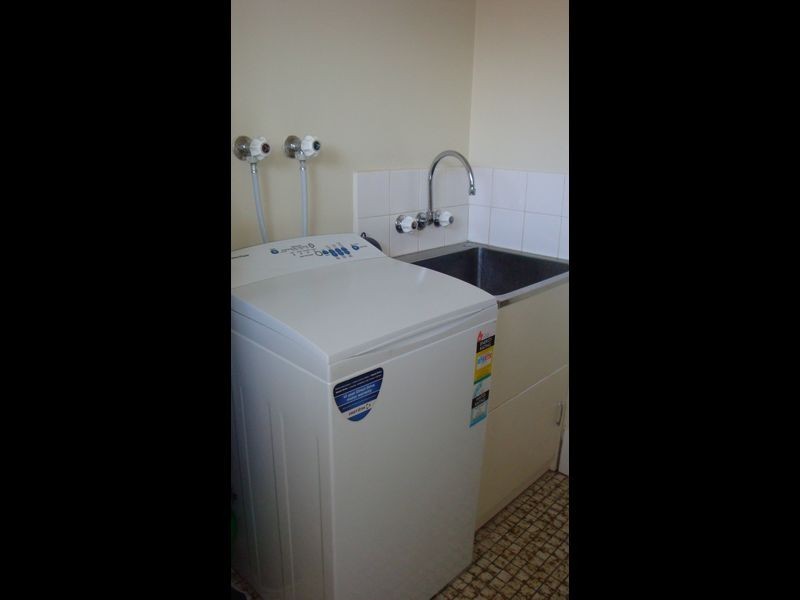 2/18 Sutherland Avenue, Labrador QLD 4215