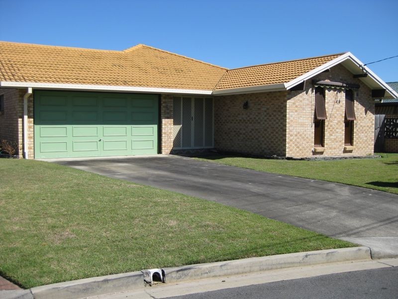 28 & 28A Margaroola Avenue, Biggera Waters QLD 4216