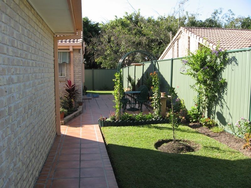 2/5 Liam Court, Labrador QLD 4215