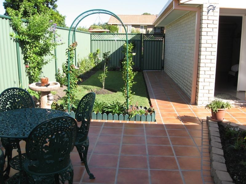 2/5 Liam Court, Labrador QLD 4215