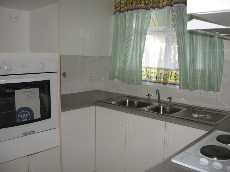 2/5 Liam Court, Labrador QLD 4215