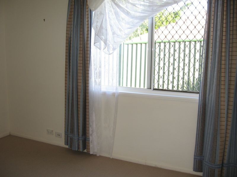 2/5 Liam Court, Labrador QLD 4215