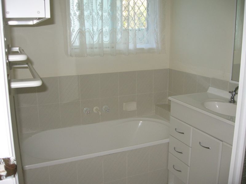 2/5 Liam Court, Labrador QLD 4215