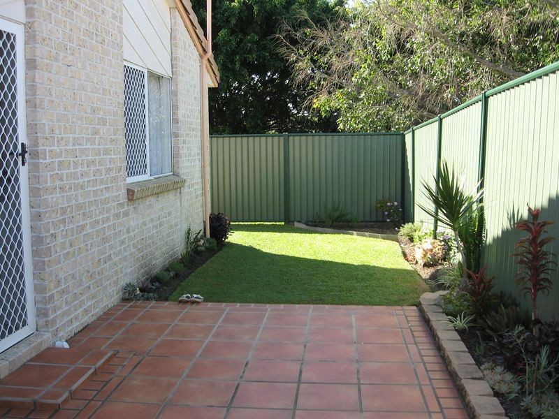 2/5 Liam Court, Labrador QLD 4215