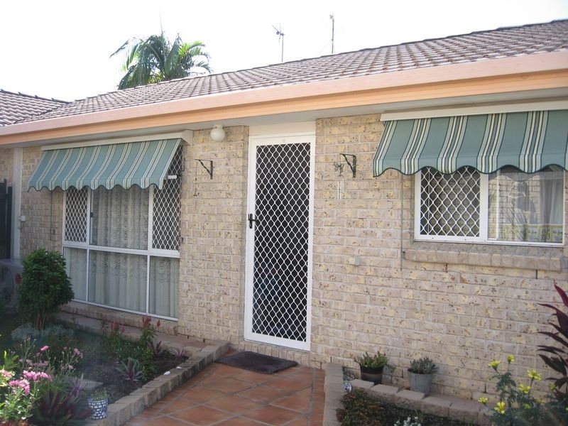 2/5 Liam Court, Labrador QLD 4215