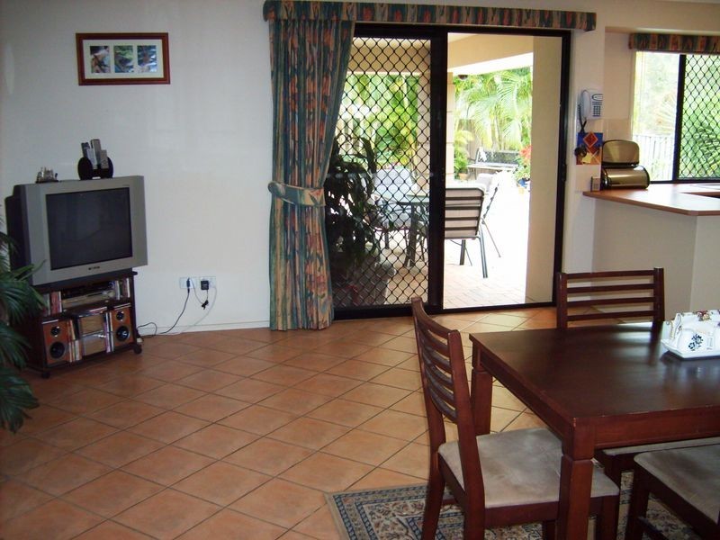 6 Crestbrook Glen, Molendinar QLD 4214