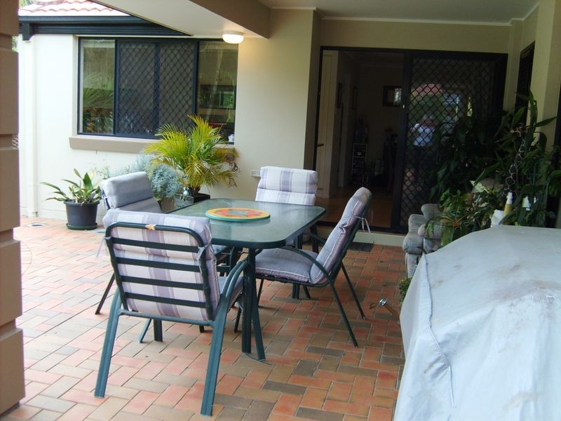 6 Crestbrook Glen, Molendinar QLD 4214