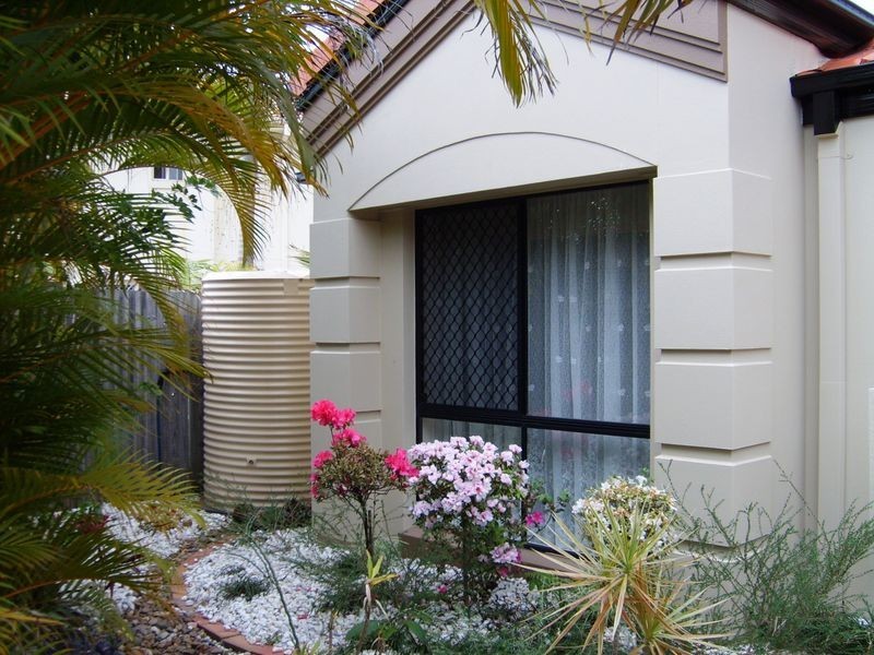 6 Crestbrook Glen, Molendinar QLD 4214