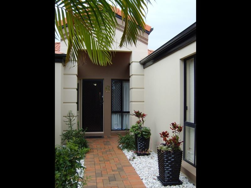 6 Crestbrook Glen, Molendinar QLD 4214