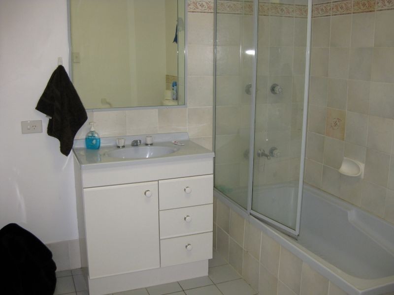 2/40 Little Norman Street, Southport QLD 4215