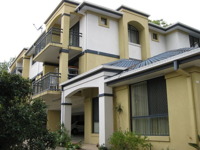 1/129 Muir Street, Labrador QLD 4215