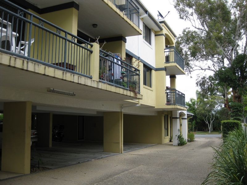 1/129 Muir Street, Labrador QLD 4215