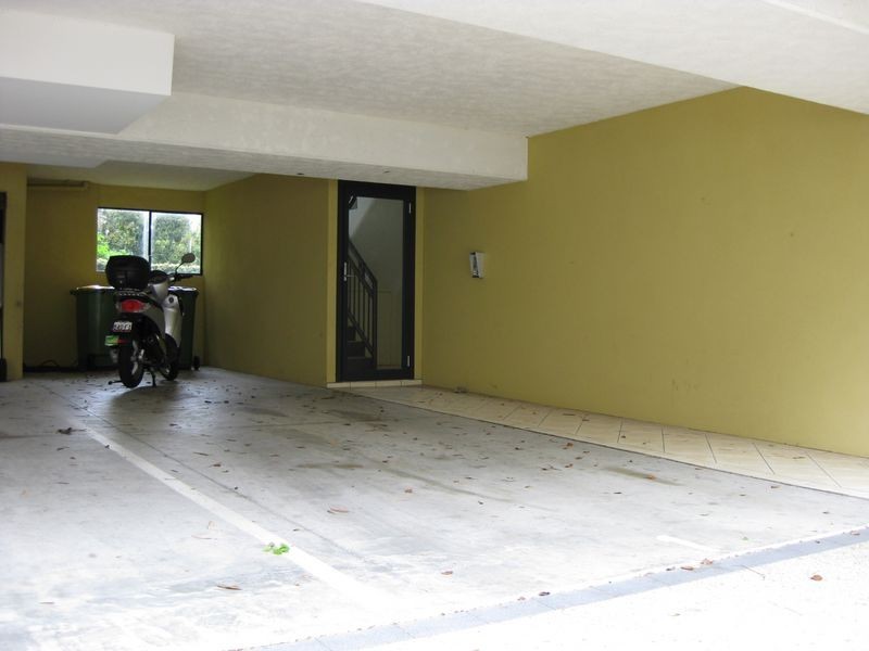 1/129 Muir Street, Labrador QLD 4215