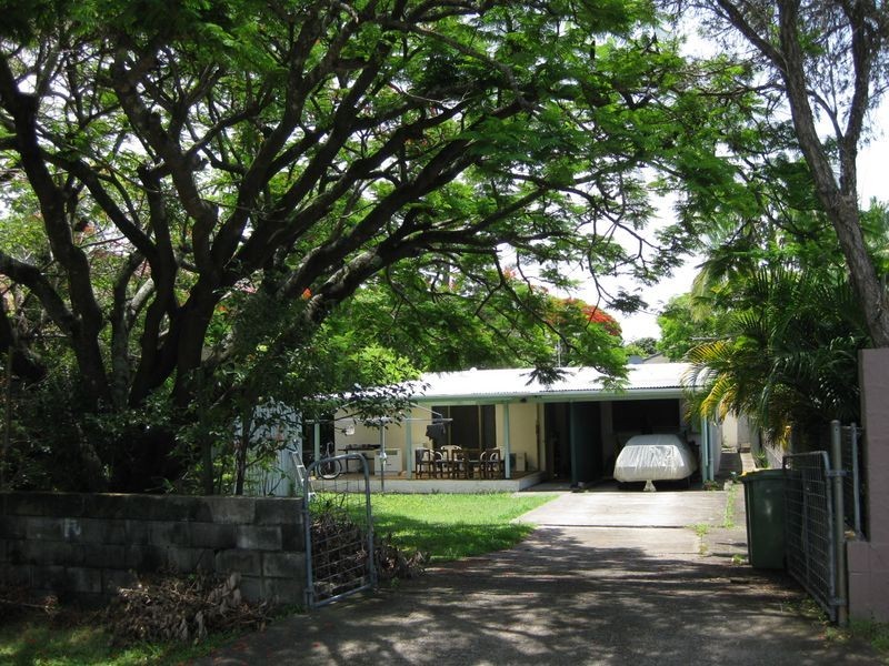 84 Central Street, Labrador QLD 4215