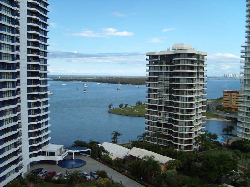 50/21 Bayview Street, Runaway Bay QLD 4216