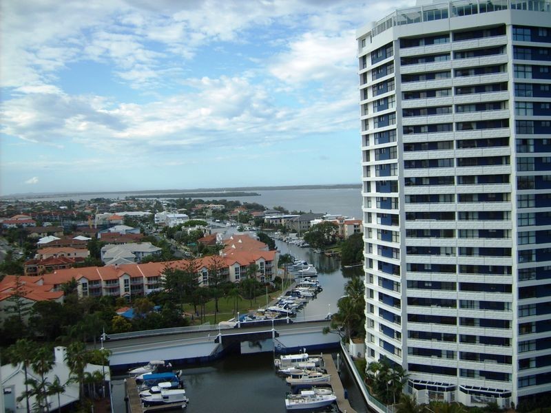 50/21 Bayview Street, Runaway Bay QLD 4216
