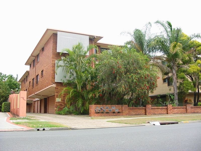 2/14 Brighton Street, Biggera Waters QLD 4216