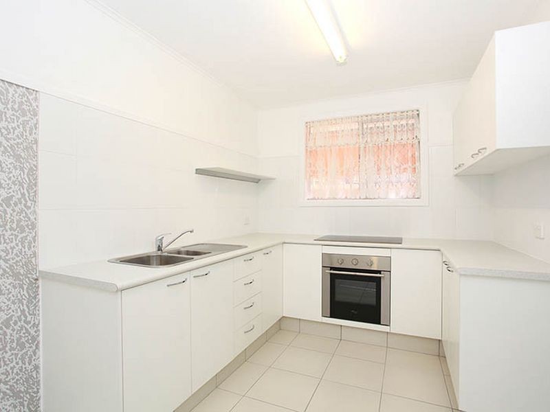 2/8 Phillip Street, Labrador QLD 4215