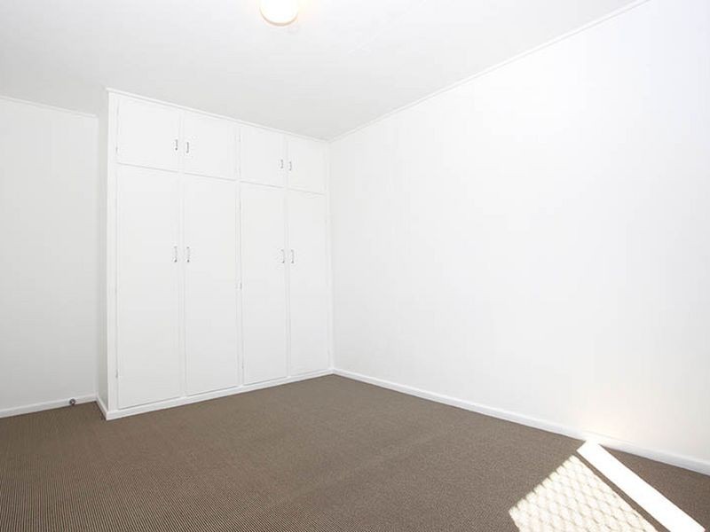 2/8 Phillip Street, Labrador QLD 4215