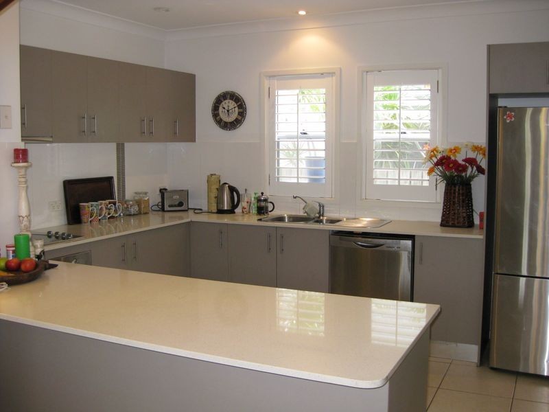 2/23 Hunter Avenue, Labrador QLD 4215