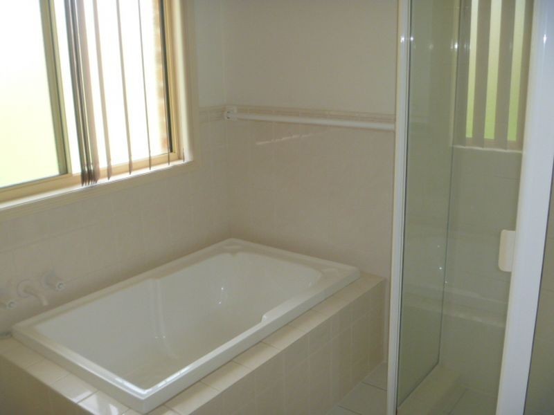 4/32 Government Road, Labrador QLD 4215