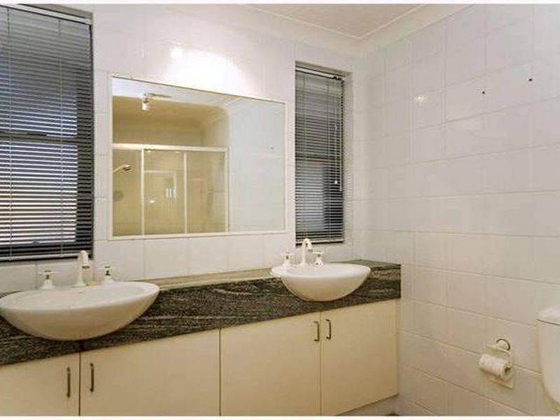 5/274 Marine Parade, Labrador QLD 4215