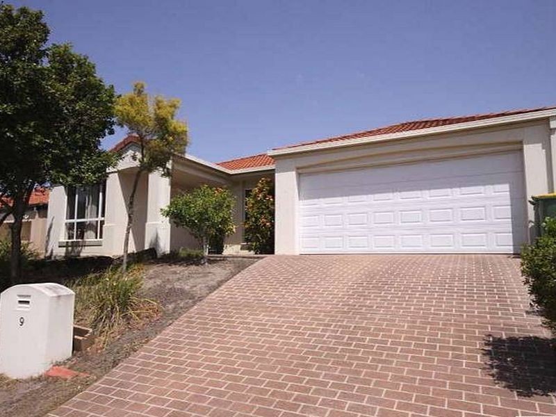 9 Harrow Place, Arundel QLD 4214