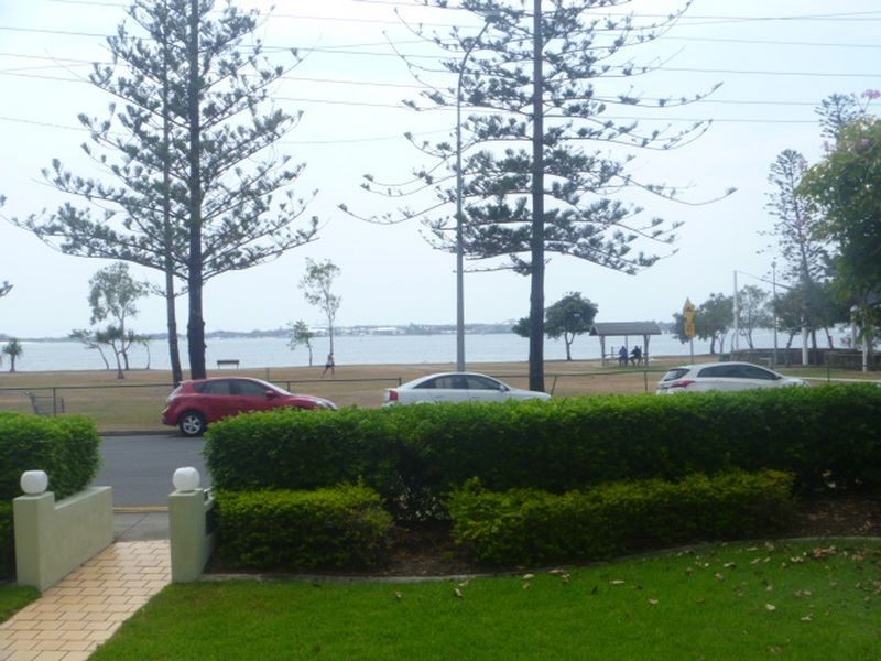 2/194 Marine Parade, Labrador QLD 4215