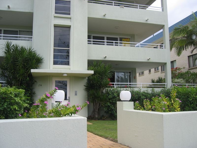 2/194 Marine Parade, Labrador QLD 4215