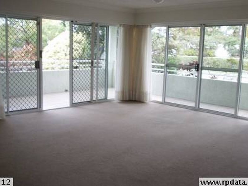 2/194 Marine Parade, Labrador QLD 4215