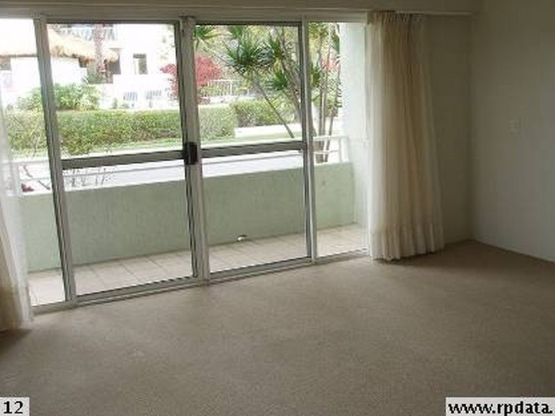 2/194 Marine Parade, Labrador QLD 4215