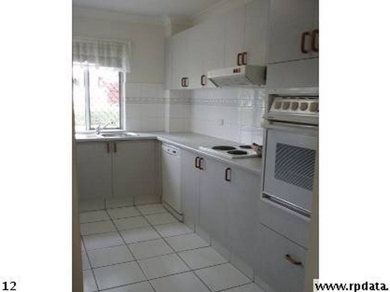 2/194 Marine Parade, Labrador QLD 4215