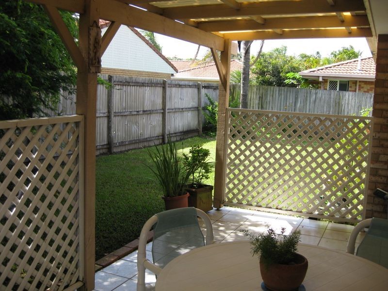 2/12 Coventry Court, Labrador QLD 4215