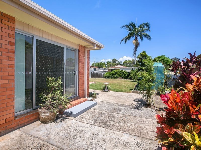 6 Warratina Street, Labrador QLD 4215