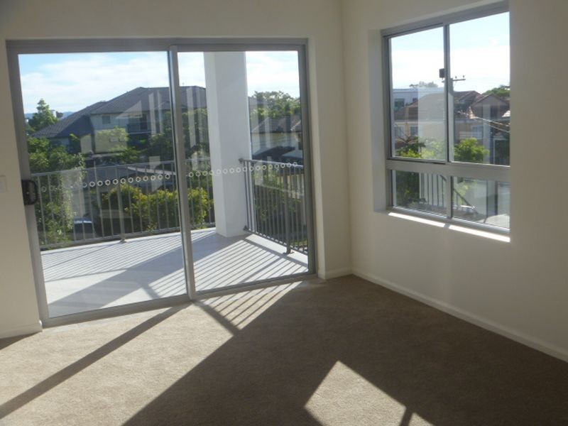 77 Brighton Street, Biggera Waters QLD 4216