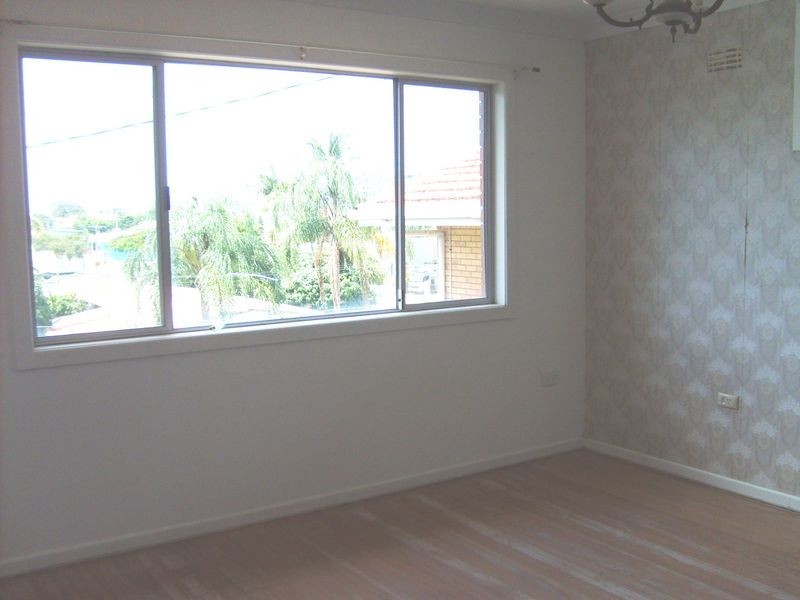 4 Penrock Parade, Labrador QLD 4215