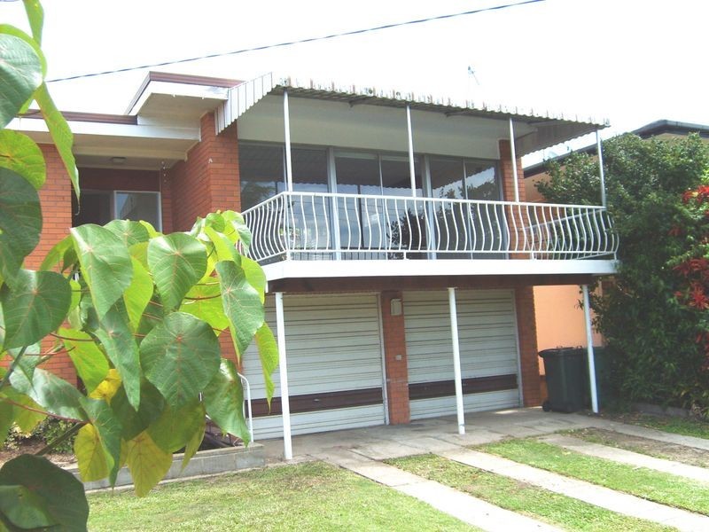 4 Penrock Parade, Labrador QLD 4215