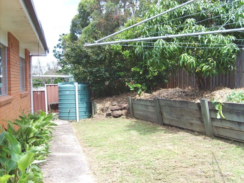 4 Penrock Parade, Labrador QLD 4215