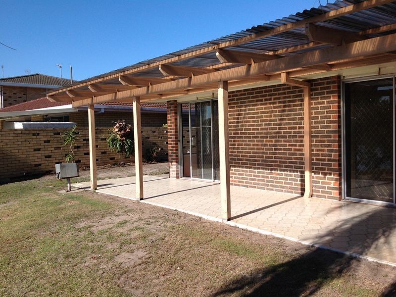 27 Vaggelas Crescent, Biggera Waters QLD 4216