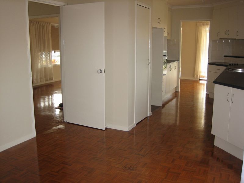 27 Vaggelas Crescent, Biggera Waters QLD 4216