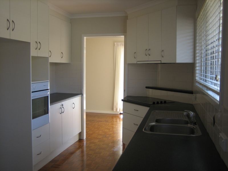 27 Vaggelas Crescent, Biggera Waters QLD 4216