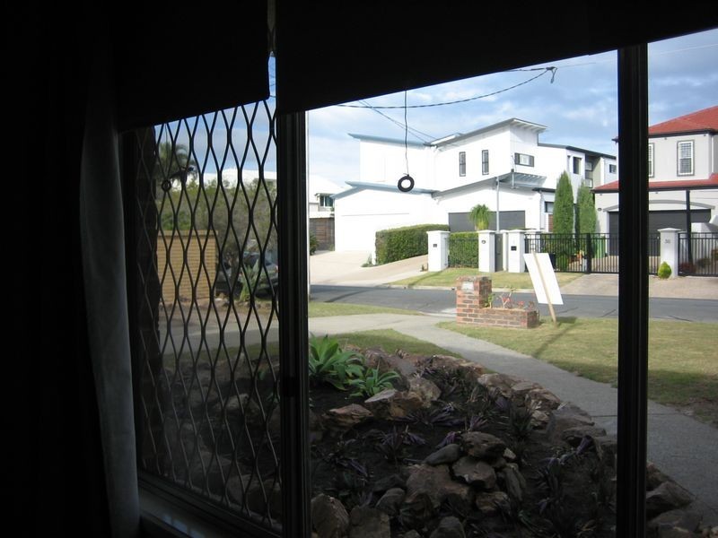 27 Vaggelas Crescent, Biggera Waters QLD 4216